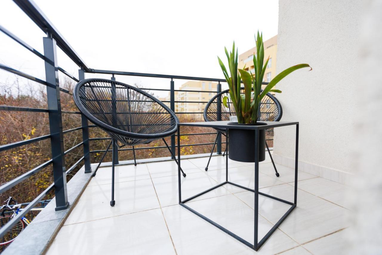 אוטופן Touchdown Apartment Near Bucharest Airport מראה חיצוני תמונה